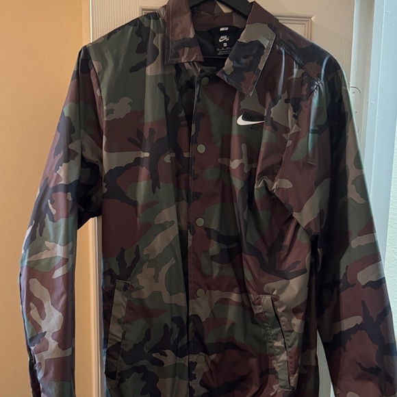 Nike oversized women’s Green and Brown Camo Field Jacket - Picture 1 of 4